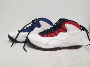 lot 83 image: Pair of Air Jordan shoes