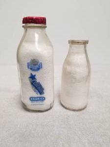 lot 109 image: Selection of 2 glass milk bottles - Promised Land Dairy and North Shore Dairy