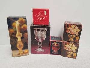 lot 194 image: Selection of Avon collectibles