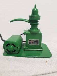 lot 233 image: Vintage Atlas air sprayerpump - works