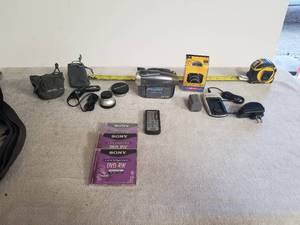 lot 89 image: Sony DCR-DVD403 NT8C Handy Cam Video camera with case and extras