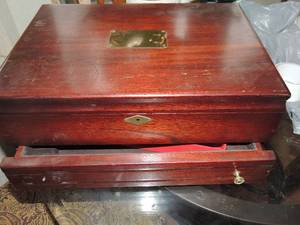 lot 13 image: EUREKA SPRINGS SILVER WARE BOX  WITH KEY