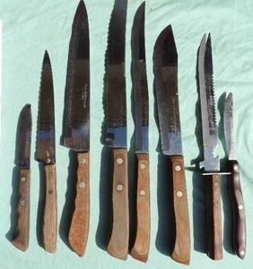 lot 31 image: 8 Kitchen Knives- 3 Ekco stainless, 6 Signature, 8 Regent Sherwood, 9 Waverly edge USA, 8 and 7 Varadium USA, 7 Haverhills made for mitsuboshi LTD Japan, 3.5 Cutco
