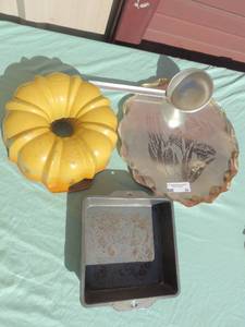 lot 44 image: Large ladle, square cake pan, Nordic ware Bundt pan and 14 tulip platter