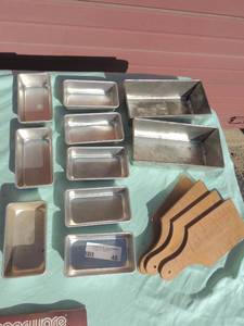 lot 45 image: 8 small loaf pans, 4 wood trivets, 2 Ekcology T2-7 loaf pans