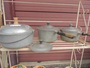 lot 49 image: Club Enamel Ware-Roasting pot with lid 1 sauce pans with lids, 1 extra lid