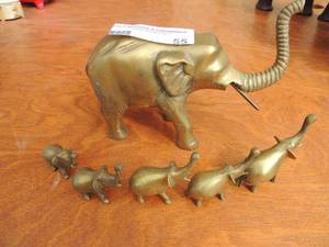 lot 55 image: Brass elephant and 6 elephants with trunks up for good luck