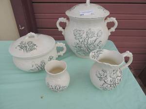 lot 71 image: Whelling pottery company chamber pot with lid, large urn with lid, small vase and pitcher