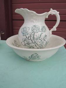 lot 72 image: Whelling pottery company  pitcher and bowl green & white tulips