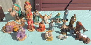 lot 85 image: Vintage ceramic nativity marked Holland