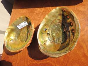 lot 96 image: 2 oyster shell footed bowls
