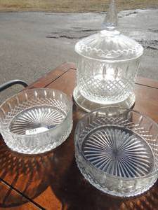 lot 102 image: 2 candy bowls, 1 covered candy dish sandwich glass