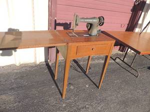 lot 7 image: Singer Sewing  machine and table 1953 black and gold