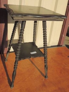 lot 8 image: Dark wood vintage Fern table with barley twist legs, undershelf and scalloped top