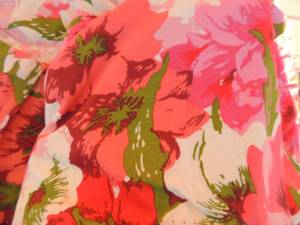lot 114 image: Redwhitepink quilt and long curtains