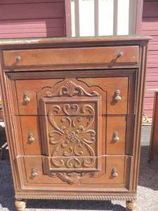 lot 11 image: Vintage Victorian 1 over 3 bureau with fitted glass top and original tear drop cast handles. 4 drawers ( NOTE -top of chest has some damage) 18x34x48