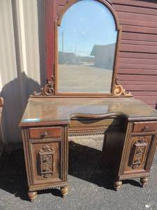 lot 10 image: Vintage Victorian kneehole Vanity with arched mirror & fitted glass top 6 drawers 46x18x31 wo mirror,  mirror 38H