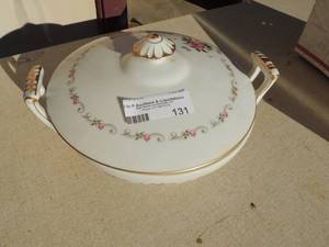 lot 131 image: Puritan China First Love Japan- soup tureen with lid