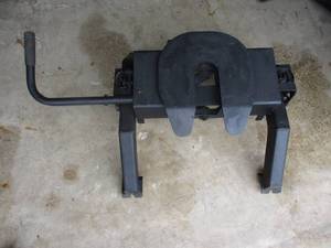 lot 53 image: 5-Th Wheel Hitch