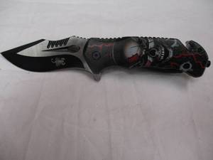 lot 75 image: NIB- STINGER-SMILING SKULL- SPRING ASSISTED POCKET KNIFE , BELT CLIP, GLASS BREAKER, SEATBELT CUTTER- 5 CLOSED