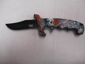 lot 111 image: NIB- SKELETON DRIVER SCENE  -LARGE- STINGER- BIG GRIP, FINGER FLIP, BELT CLIP, POCKET KNIFE