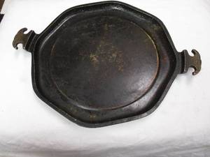 lot 104 image: Vintage- Guardian Service 13 Octagon GriddlePizzaFrying Pan
