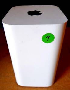 lot 9 image: Apple AirPort Extreme Base Station Wireless Router 6th Generation A1521