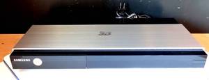 lot 29 image: Samsung BD-F7500 Smart DVD 3D Blu-Ray Combo Player Slim - POWER TESTED GOOD