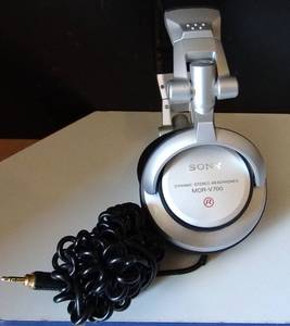lot 33 image: Sony MDR-V700 DJ Headphones Dynamic Stereo $$$ TESTED GREAT SOUND