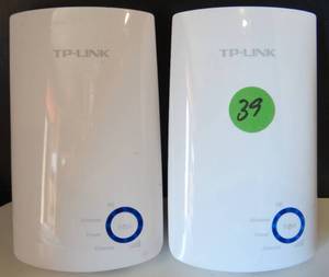 lot 39 image: PAIR TP-LINK TL-WA850RE Universal WiFi Range Extenders