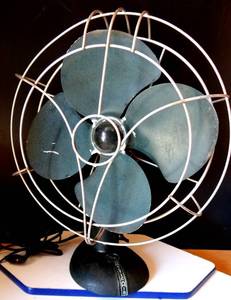 lot 145 image: F A SMITH ARTIC AIR METAL BLADE OSCILLATING FAN - SEE NOTES