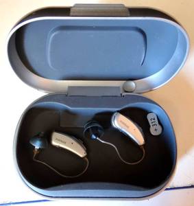 lot 69 image: PROFESSIONAL PHONAK HEARING AIDS WSTORAGE CASE