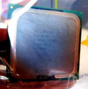 lot 70 image: INTEL PENTIUM 4 3.4 GHz PROCESSOR, 800 MHz BUS, SL7PP, SOCKET 478 $$