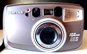 lot 79 image: VINTAGE Pentax IQZoom 95S Point & Shoot 35mm Film Camera