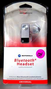 lot 124 image: MOTOROLA UNIVERSAL BLUETOOTH HEADSET - MODEL 6T12Z - NEWSEALED PKG.
