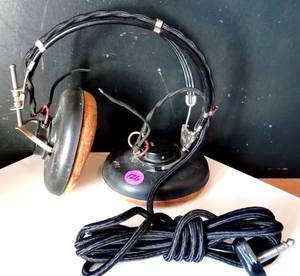 lot 126 image: RARE VINTAGE WORLD WAR 2 Radio Headset Heaphones - GOOD CONDITION