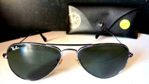 lot 135 image: RAYBAN CLASSIC AVIATOR SUNGLASSES IN SOFT CASE $$$