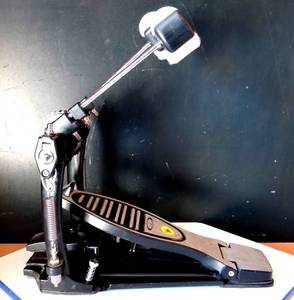 lot 148 image: EXCELLENT DOUBLE BASS DRUM PEDAL