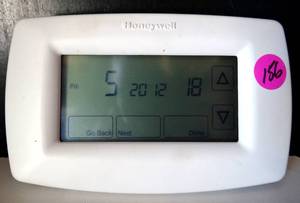 lot 156 image: HONEYWELL DIGITAL THERMOSTAT - POWER TESTEDGOOD