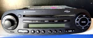 lot 168 image: BIG $$$ ITEM - VOLKSWAGEN VW NEW BEETLE BUG CD PLAYER RADIO 1998 TO 2004