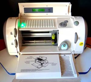 lot 179 image: Cricut CRV001 Electronic Cutter Craft Die Cutting Machine - NEEDS POWER CORD 18V