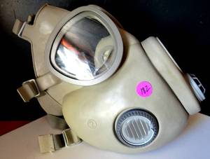 lot 182 image: GAS MASK STAMPED S 2278 - AS NEW