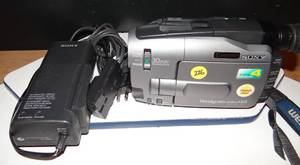 lot 226 image: Sony Handycam CCD-TRV81E WCHARGER & BATTERY