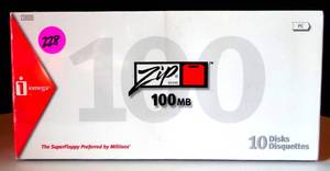 lot 228 image: NEWSEALED - iOMEGA ZIP 100 DISKETTES - 10 PACK