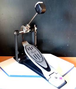 lot 258 image: Pearl P900 Power Shifter Single Bass Drum Kick Pedal Chain Drive