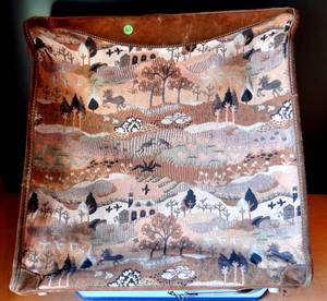 lot 263 image: LARGE VINTAGE TRAVEL BAG IN VG CONDITION