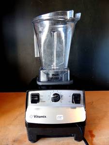 lot 275 image: Vitamix VM0103 Pro Series Pro Series Blender - FULLY FUNCTIONAL (NEED REPLACEMENT LID) $$$