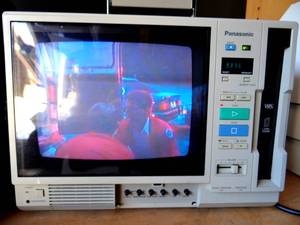 lot 276 image: ULTRA RARE BIG $$$ ITEM - FULLY FUNCTIONAL (circa 1988)  PANASONIC AG-500R CRT  Gaming, VHS Video Monitor, Presenter WSTORAGE BAG