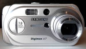 lot 289 image: Samsung Digimax A7 Digital Camera 7.0 MP Megapixels 2 LCD Screen Zoom - TESTEDWORKS