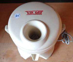 lot 305 image: PROFESSIONAL TUR MIX JUICE EXTRACTOR - POWER TESTED GOOD $$$